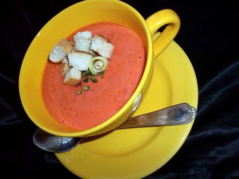 Supa de rosii cu crutoane (gazpacho)