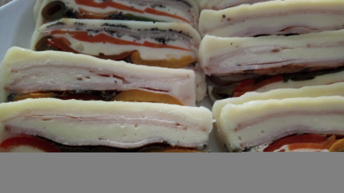 Terina cu legume, cascaval si sunca afumata din piept de curcan