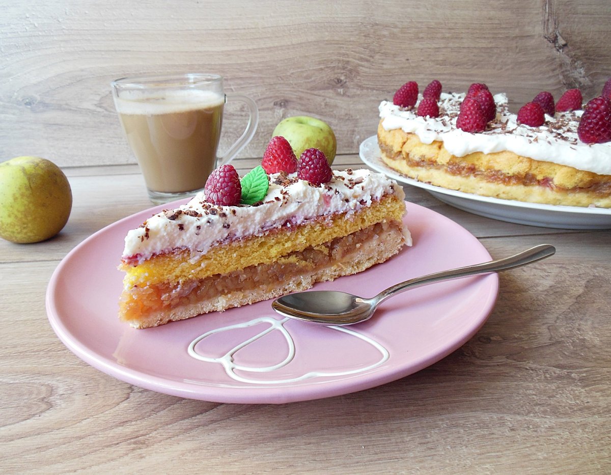 Tarta cu mere, pandispan si mascarpone