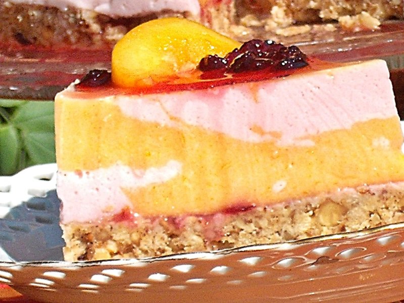 Tort la rece cu caise si dulceata