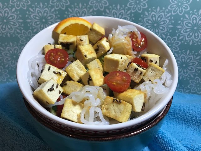 Salata de paste konjac si tofu crocant