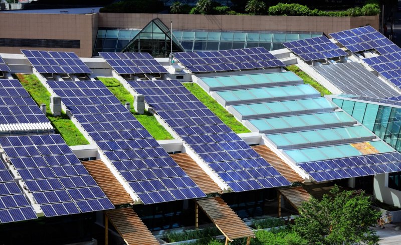 Instalarea de panouri solare, o prioritate în mediul de afaceri, dar și la consumatorii individuali