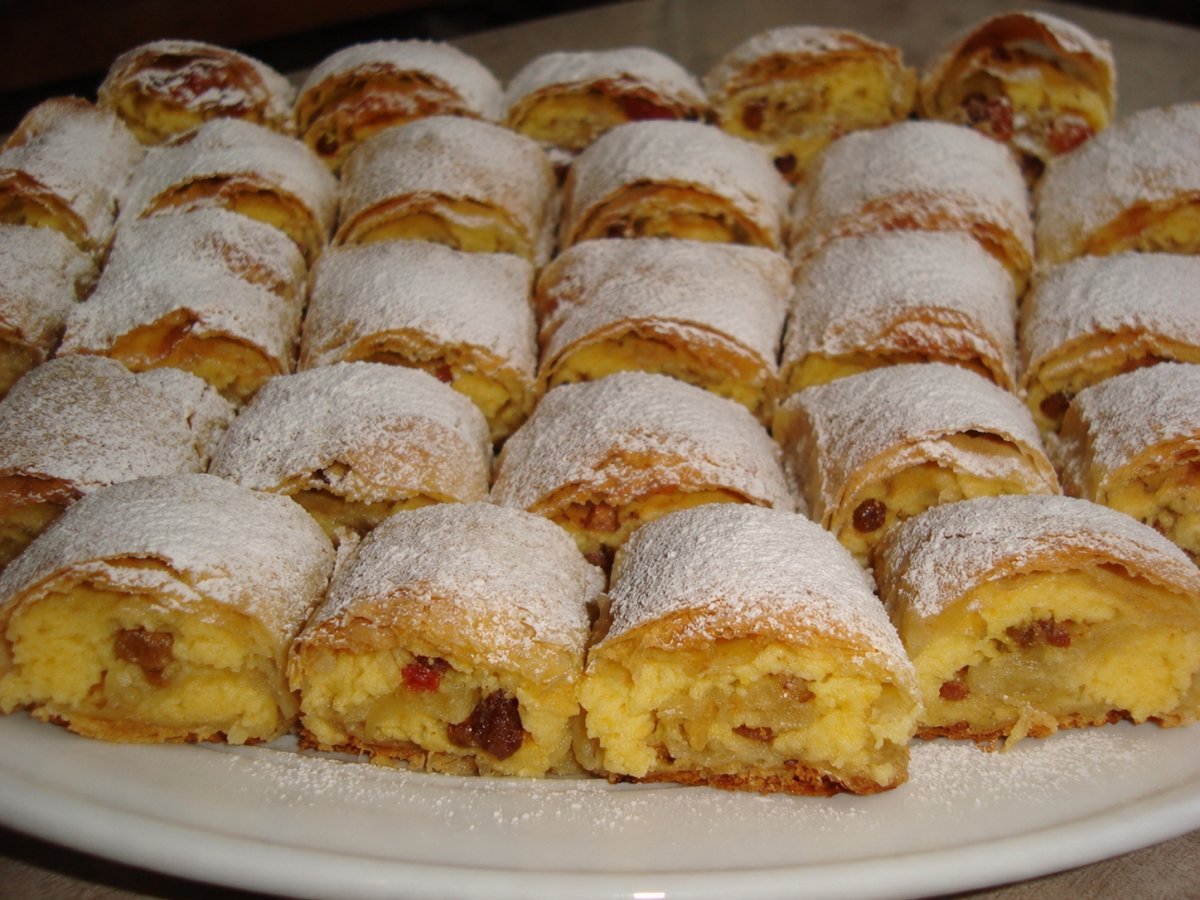 Reteta de strudel cu branza si stafide
