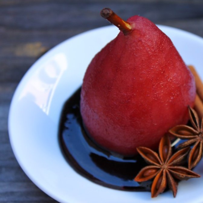 Pere posate in vin