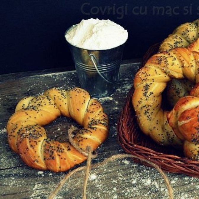 Covrigi cu mac si sare - rontaiala perfecta