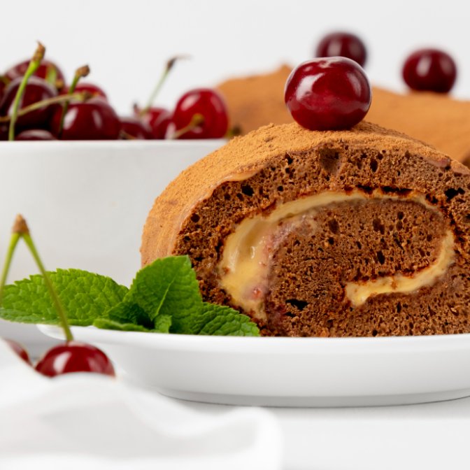 Rulada cu cacao si crema de vanilie - desert aerat, cu blat elastic