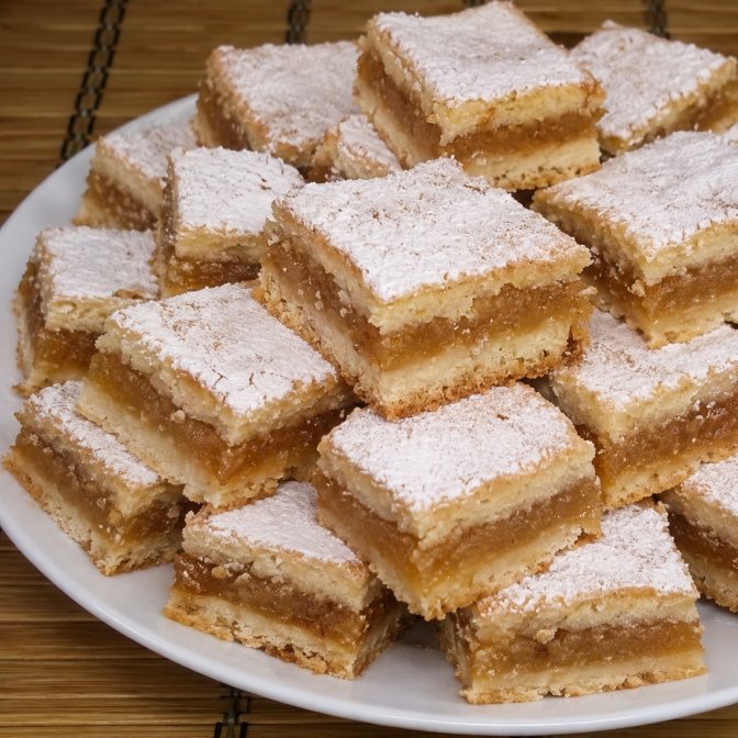Reteta de Prajitura turnata cu mere, frageda, aromata si usor de facut