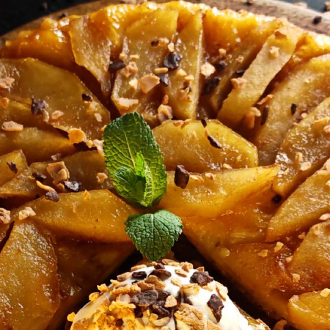Tarta Tatin cu înghețată - Desertul care te cucerește