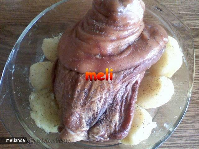 Ciolan Afumat cu Cartofi la Cuptor