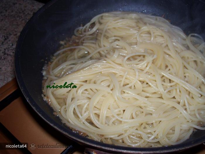 Spaghete cu Hamsii si Pesmet