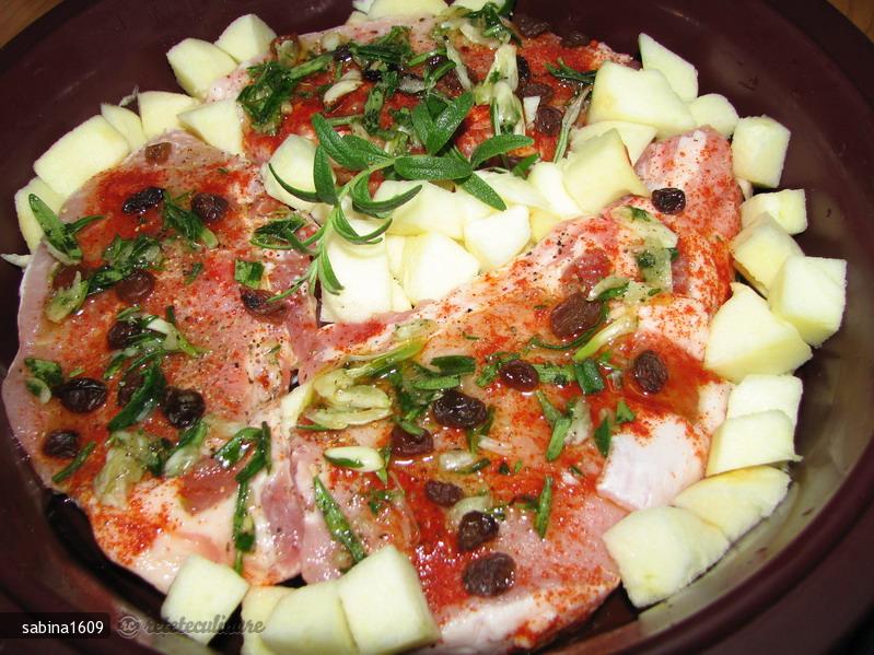 Friptura de Porc cu Stafide si Mar