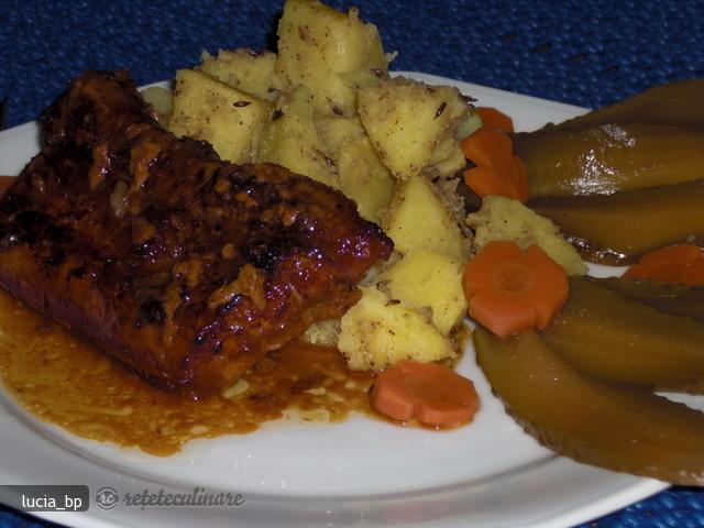 Spareribs cu Garnitura de Cartofi Indieni
