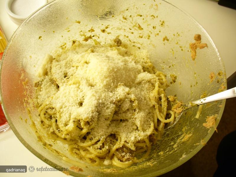 Paste cu Ton si Sos Pesto