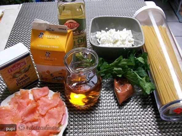 Somon Afumat cu Pasta si Sos de Whiskey