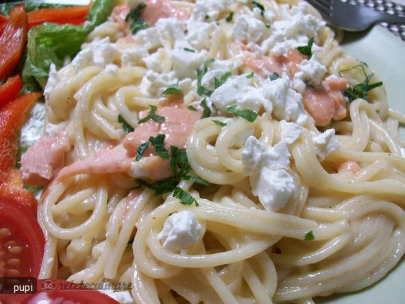 Somon Afumat cu Pasta si Sos de Whiskey