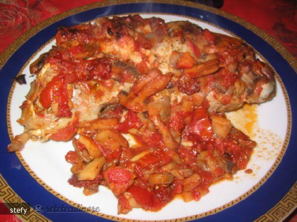 Pulpa de Curcan cu Sos de Ciuperci si Rosii