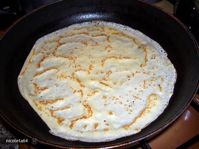 Tort Sarat de Clatite cu Sos de Rosii si Mozzarella