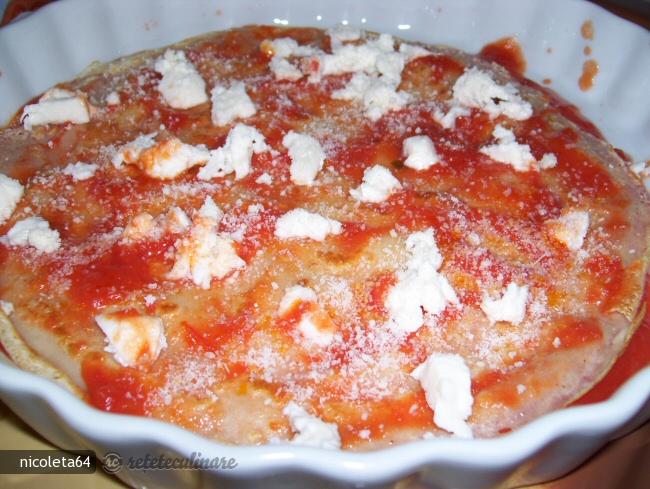 Tort Sarat de Clatite cu Sos de Rosii si Mozzarella
