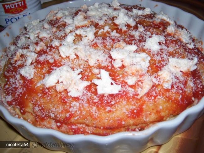 Tort Sarat de Clatite cu Sos de Rosii si Mozzarella