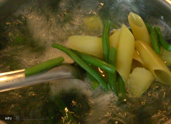 Paste cu Sos de Busuioc (pesto), Fasole Verde si Cartofi