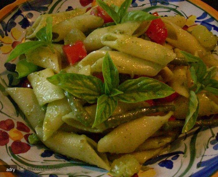 Paste cu Sos de Busuioc (pesto), Fasole Verde si Cartofi