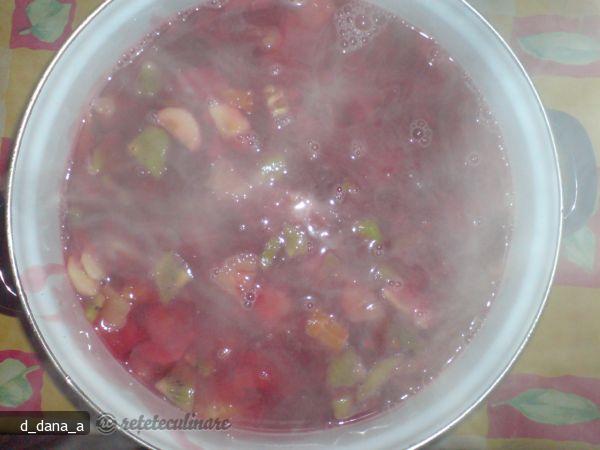 Tort Exotic cu Gelatina