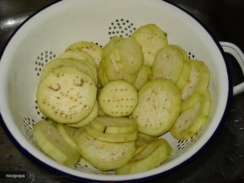 Cornulete umplute cu vinete