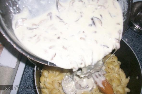 Smoked Salmon Pasta (Paste cu Somon Afumat)
