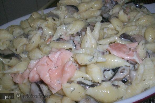 Smoked Salmon Pasta (Paste cu Somon Afumat)