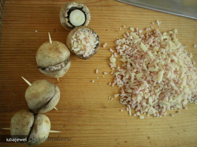 Ciupercute Umplute - Pane