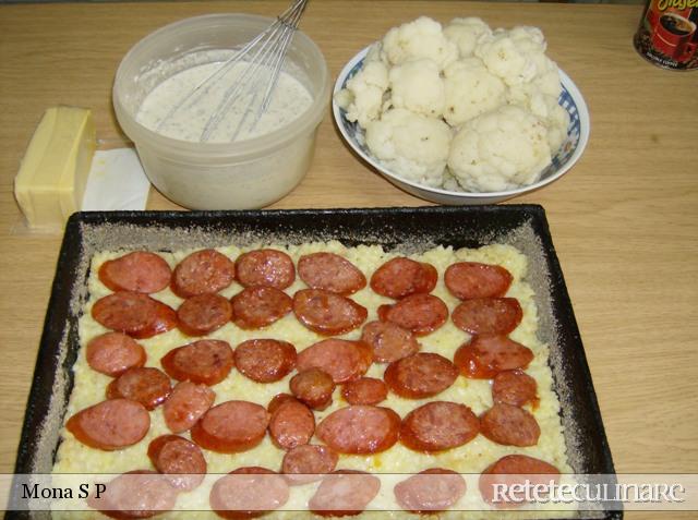 Conopida cu orez si carnati la cuptor