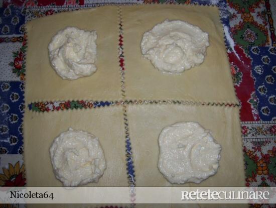 Pateuri cu branza