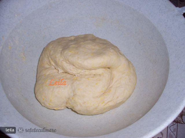 Foetaj De Casa Cu Branza Si Marar