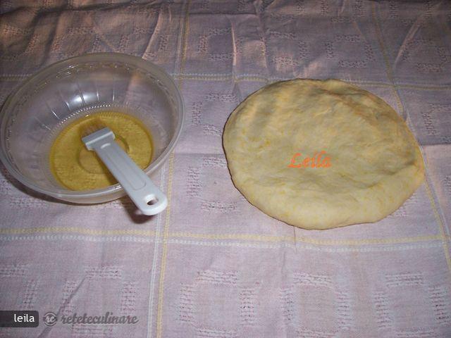 Foetaj De Casa Cu Branza Si Marar