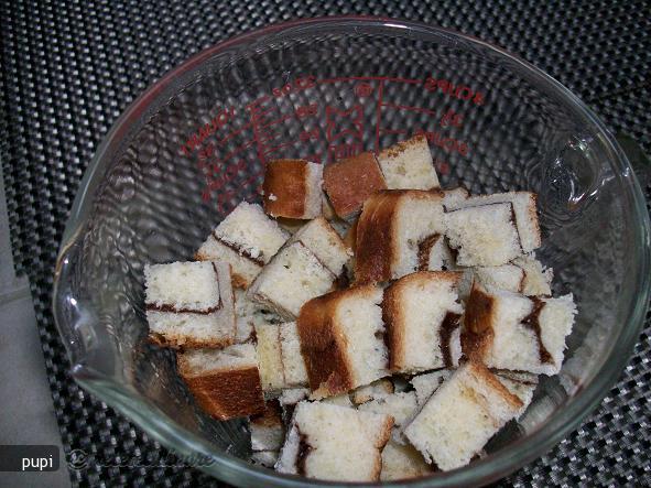Budinca de Cozonac cu Sos Caramel (Bread Pudding)