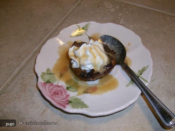 Budinca de Cozonac cu Sos Caramel (Bread Pudding)