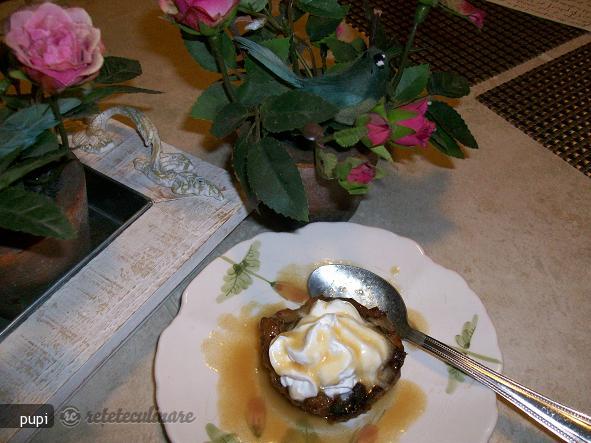 Budinca de Cozonac cu Sos Caramel (Bread Pudding)