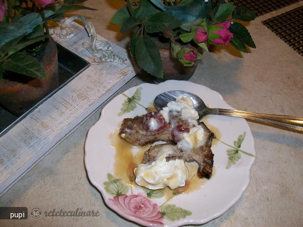 Budinca de Cozonac cu Sos Caramel (Bread Pudding)