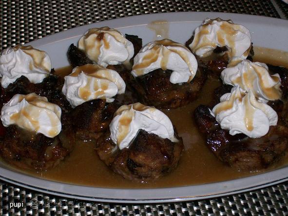 Budinca de Cozonac cu Sos Caramel (Bread Pudding)