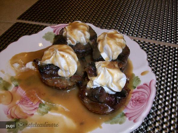 Budinca de Cozonac cu Sos Caramel (Bread Pudding)