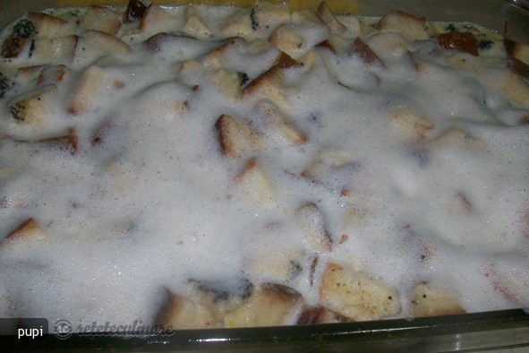 Budinca de Cozonac cu Sos Caramel (Bread Pudding)