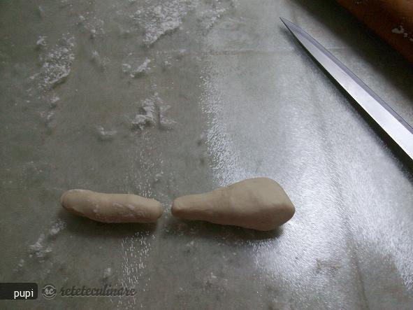 Broscute Din Aluat de Paine