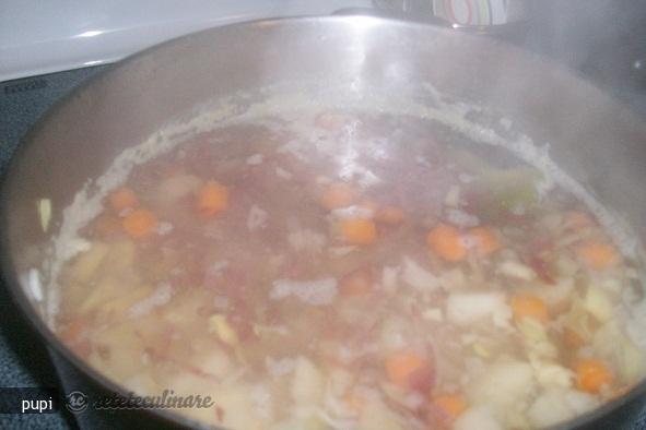 Borsh (Ciorbita de Sfecla Rosie)