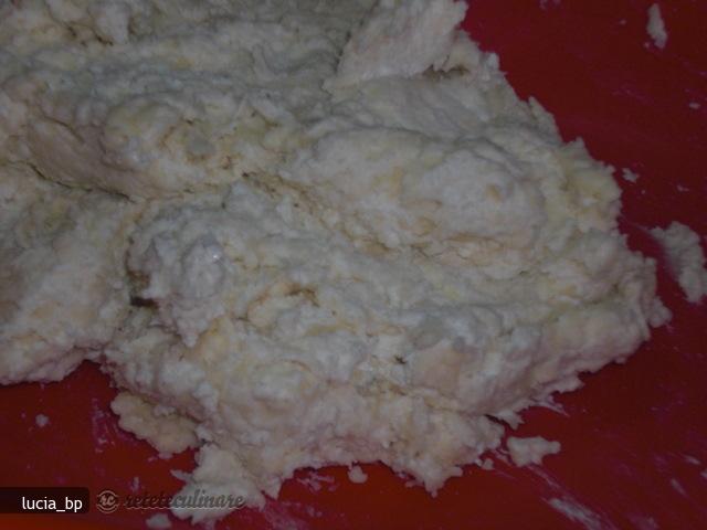 Foitaj cu Ricotta si Sos Tomat Aromat
