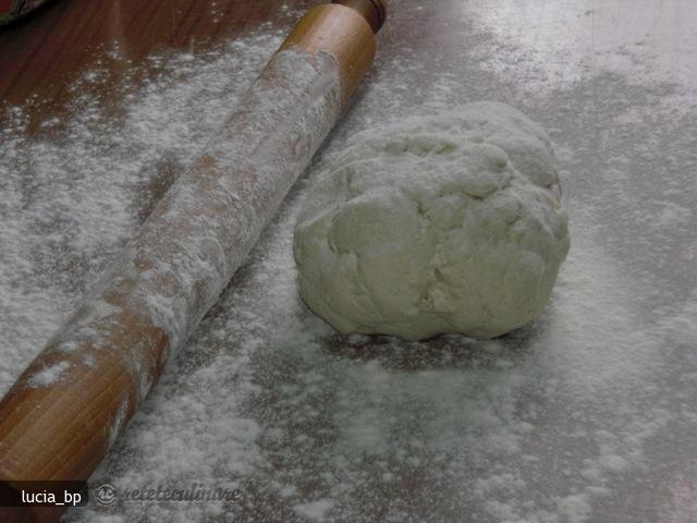 Foitaj cu Ricotta si Sos Tomat Aromat