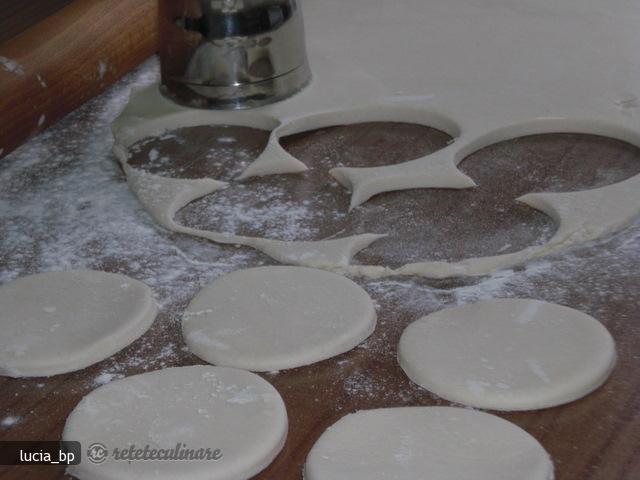 Foitaj cu Ricotta si Sos Tomat Aromat