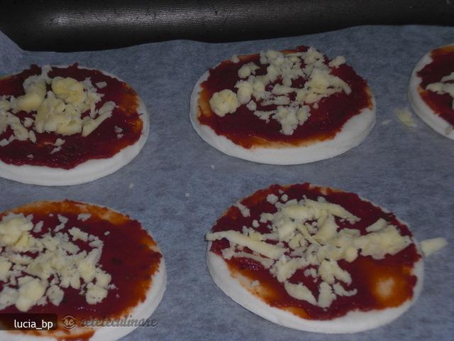 Foitaj cu Ricotta si Sos Tomat Aromat