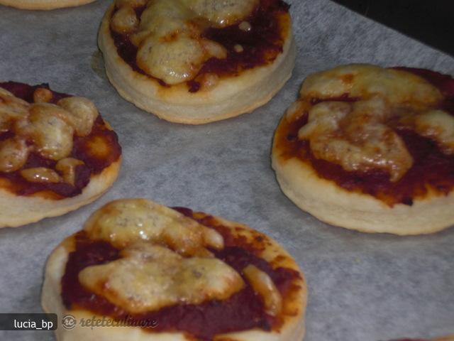 Foitaj cu Ricotta si Sos Tomat Aromat