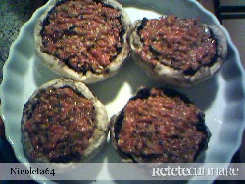 Ciuperci umplute cu carne