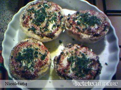 Ciuperci umplute cu carne